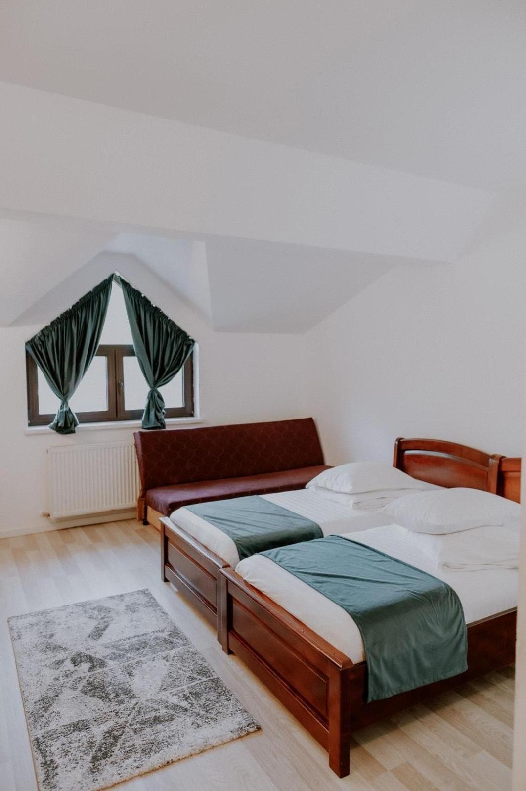 Farm stay Pensiunea Poiana