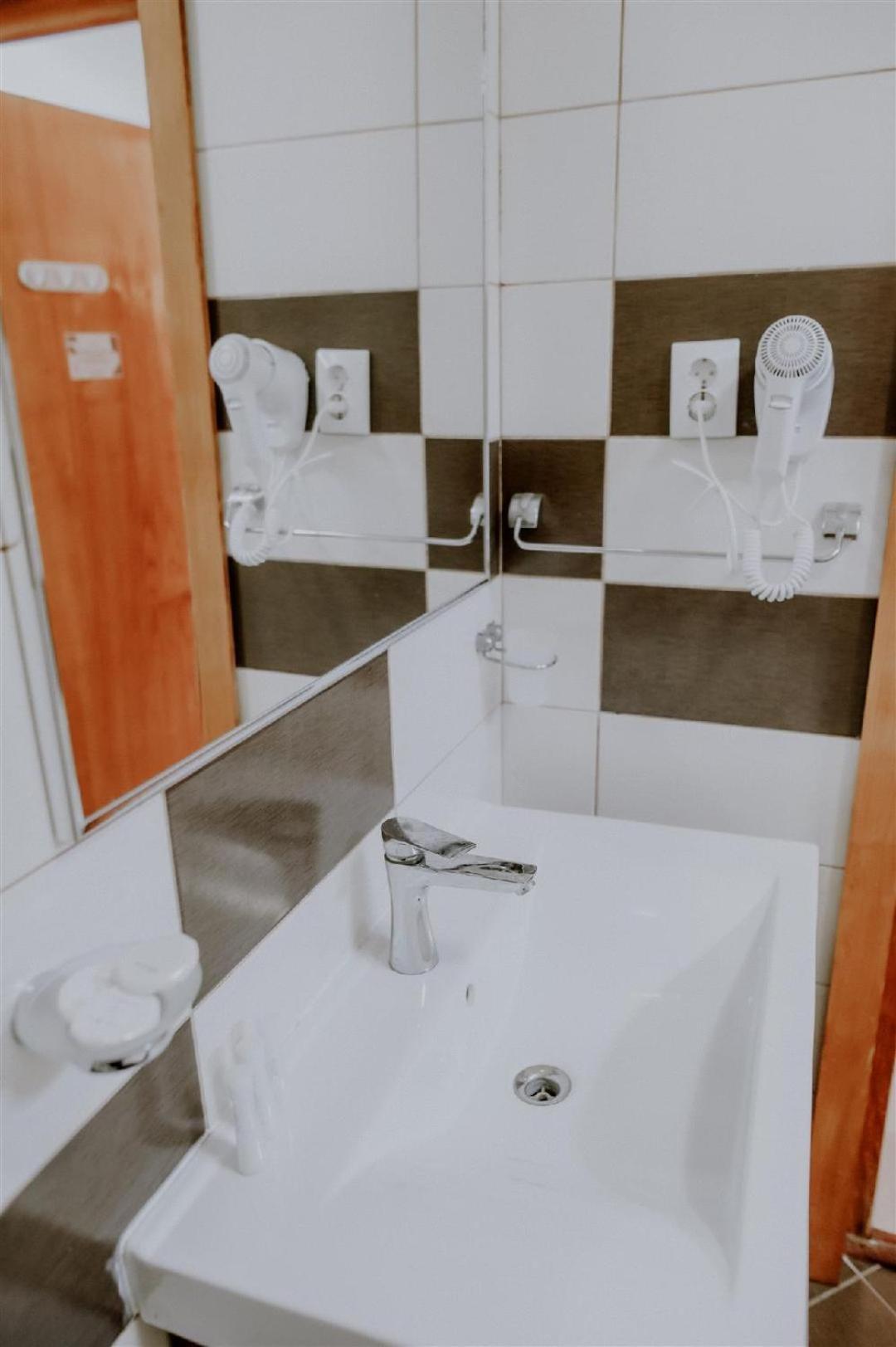 Pensiunea Poiana Farm stay *