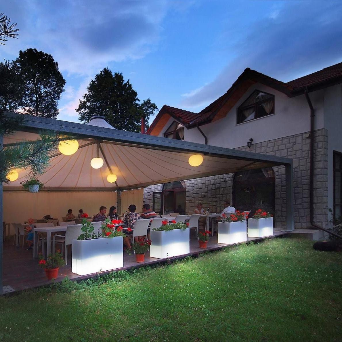 Pensiunea Poiana Farm stay *