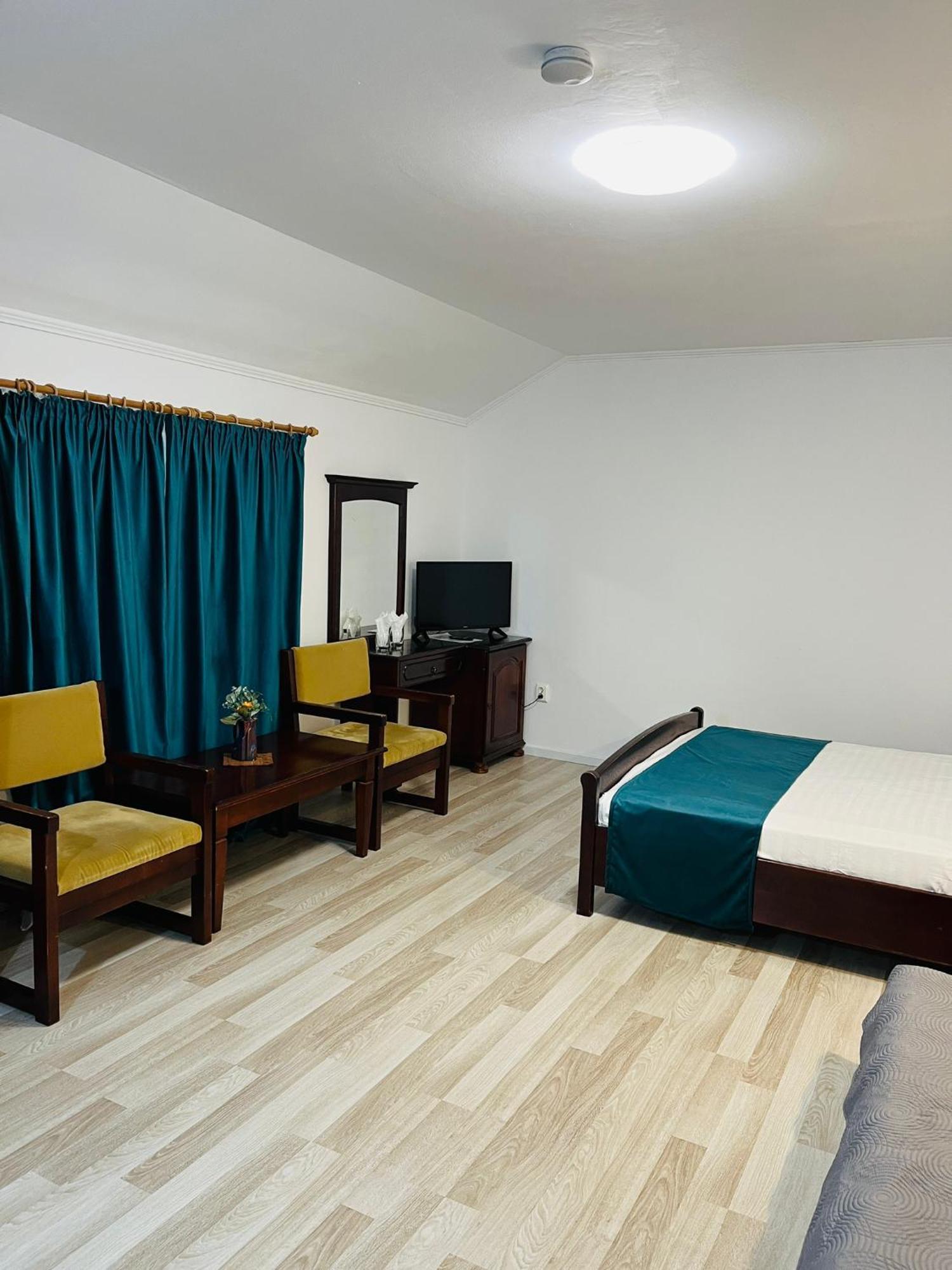 Pensiunea Poiana Farm stay *