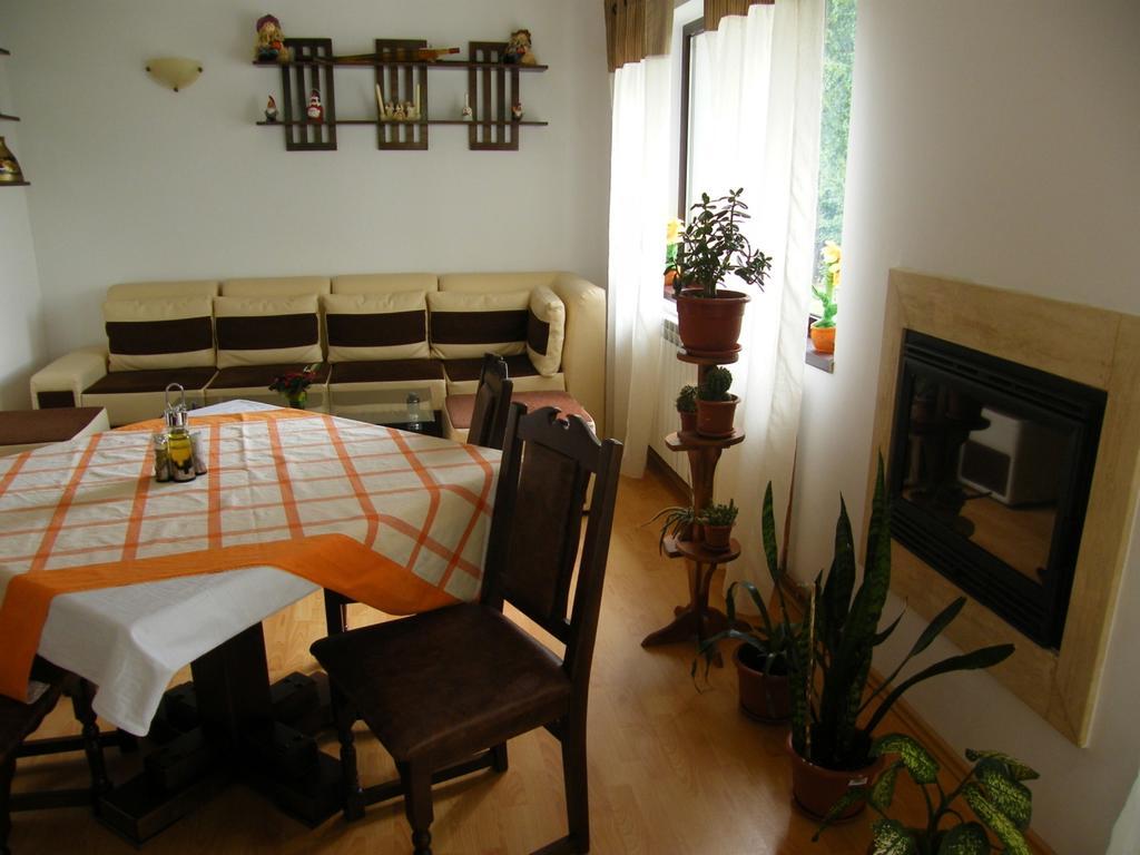 Farm stay Pensiunea Poiana